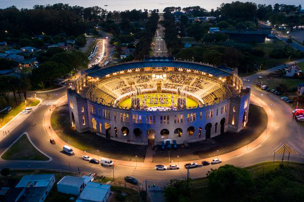 Relajándose en las playas de Colonia del Sacramento, Uruguay