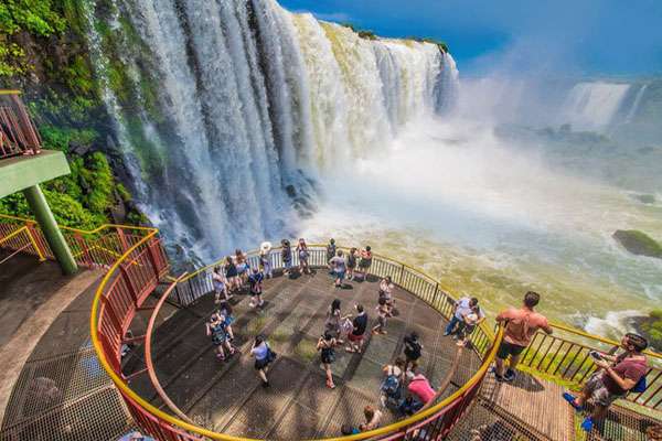 Explorando la Garganta del Diablo en las Cataratas del Iguazú, Argentina
