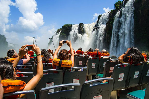 Caminata por las pasarelas del Parque Nacional Iguazú, Argentina