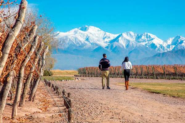 Disfrutando de las montañas de los Andes en Mendoza, Argentina
