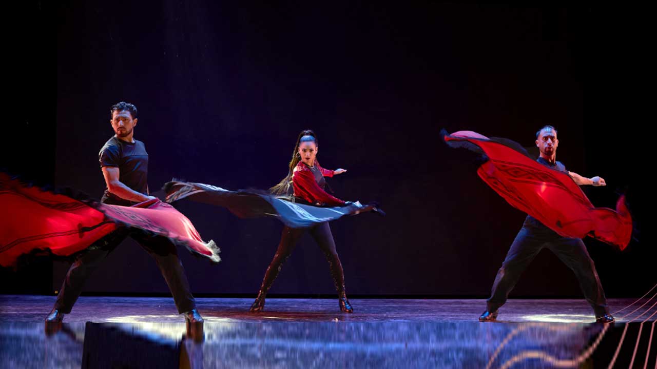 8 Dive into Porteño culture with our Dinner and Tango Tour at Madero, Buenos Aires