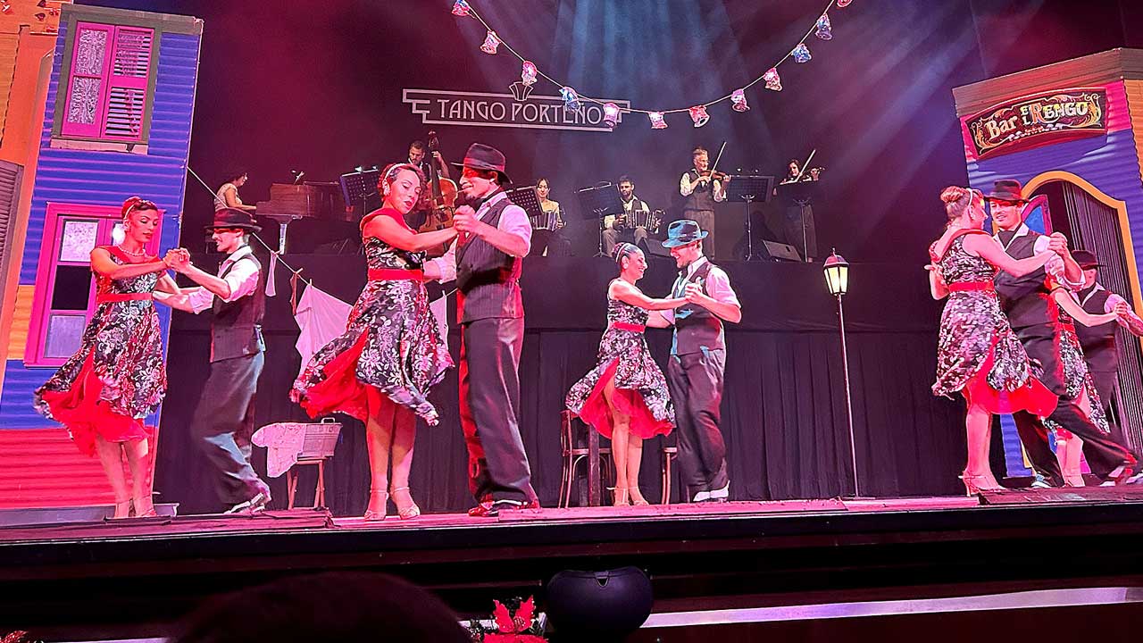 4 Join our Dinner and Tango Tour at Tango Porteño and dive into the golden age of tango in Buenos Aires