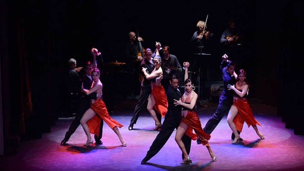 3 Dinner and tango show with Señor Tango, a dinner show that blends art and flavor in the heart of Buenos Aires.