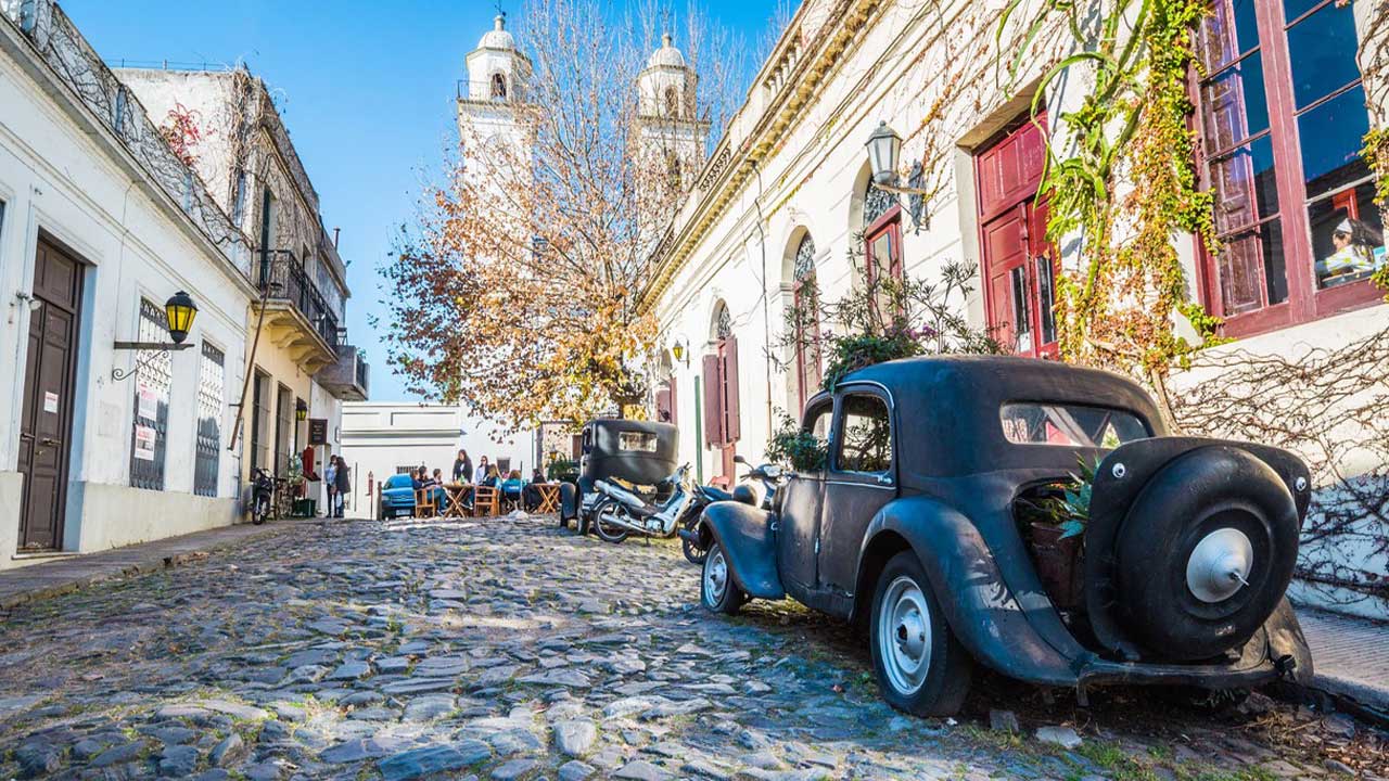 5 Embark on a Tour to Colonia, a UNESCO heritage site with Colonial charm