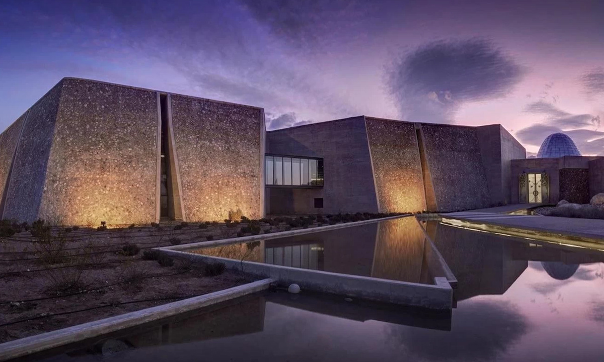 4 Embark on a luxurious journey to Mendoza with our exclusive wine tour.