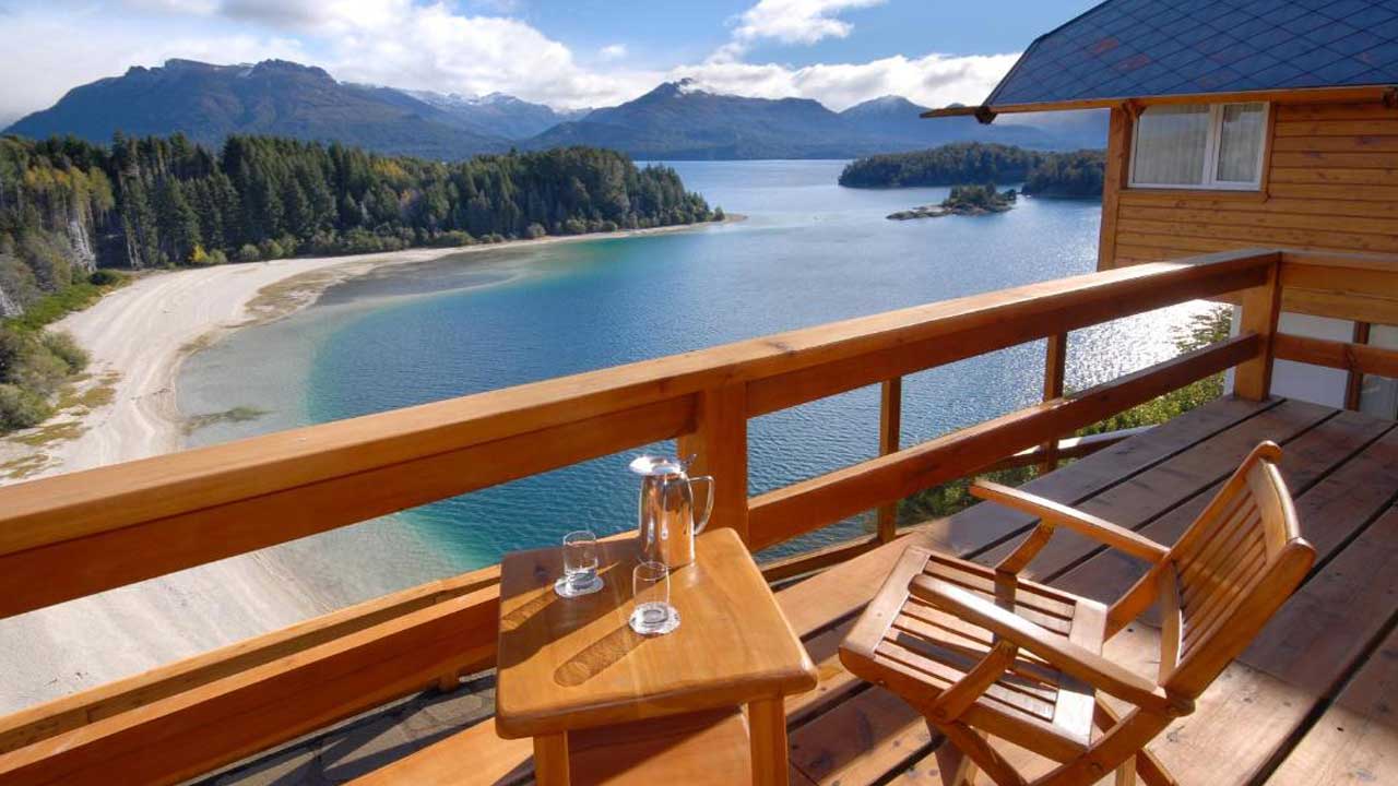 2 Descubre Bariloche en 5 días: Aventuras en Cerro Tronador, navegación a Puerto Blest, y ruta de los Siete Lagos. Incluye vuelos, alojamiento, y tours guiados.