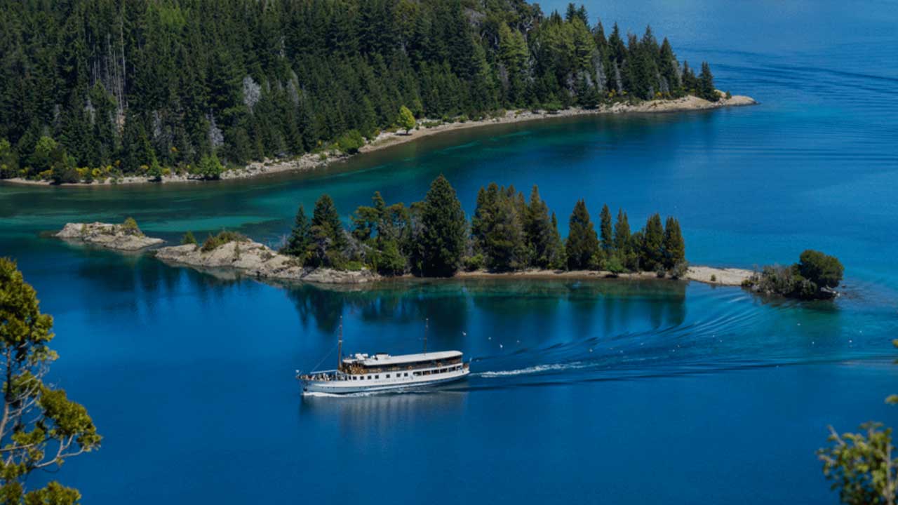 3 Descubre Bariloche en 5 días: Aventuras en Cerro Tronador, navegación a Puerto Blest, y ruta de los Siete Lagos. Incluye vuelos, alojamiento, y tours guiados.