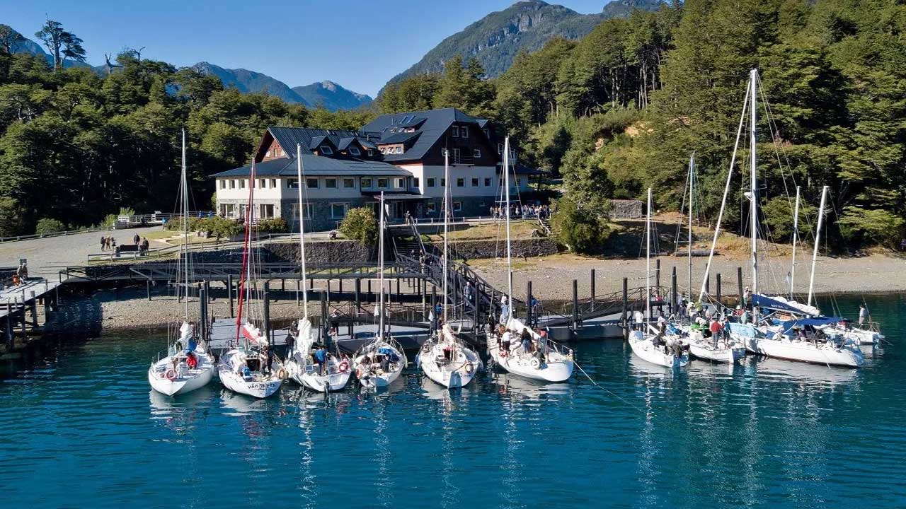 5 Descubre Bariloche en 5 días: Aventuras en Cerro Tronador, navegación a Puerto Blest, y ruta de los Siete Lagos. Incluye vuelos, alojamiento, y tours guiados.