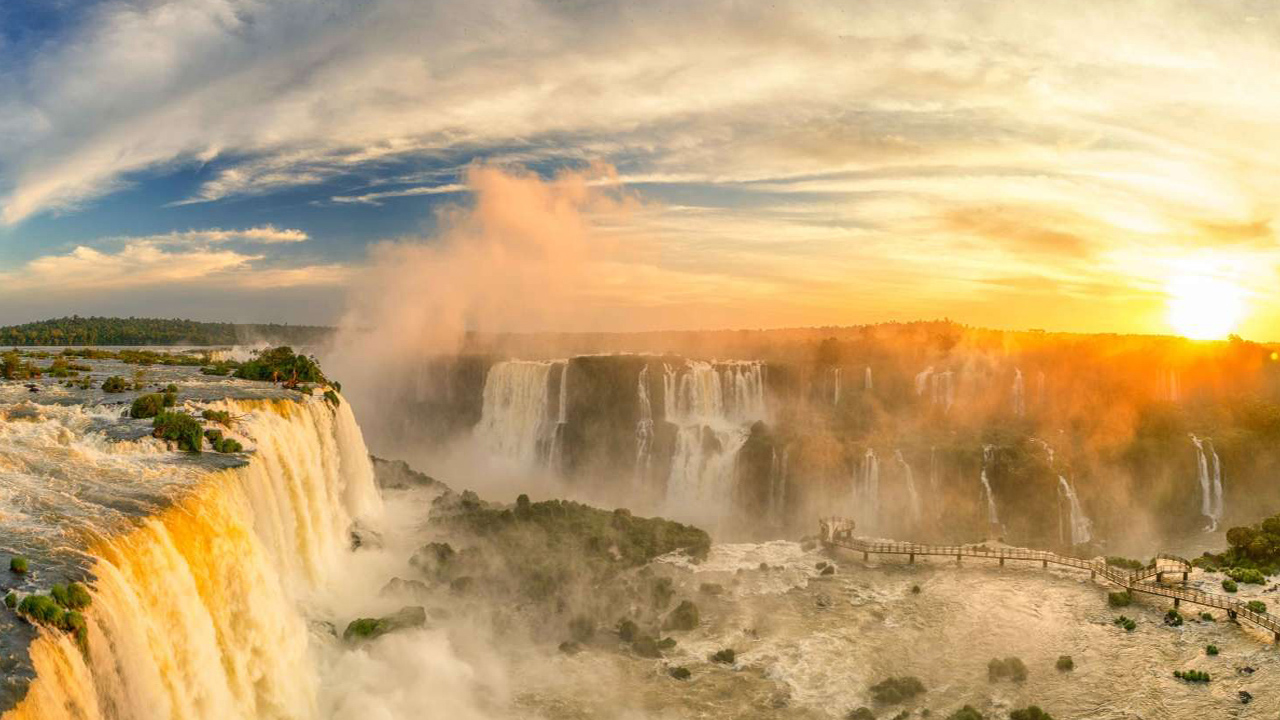 7 Sumérgete en Iguazú Deluxe: un viaje exclusivo que combina emocionantes aventuras, cultura auténtica y paisajes impresionantes.