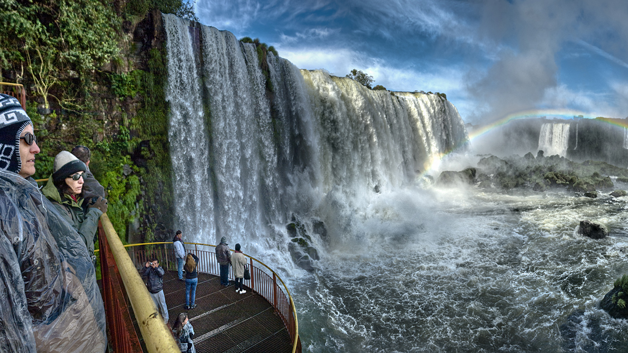 9 Sumérgete en Iguazú Deluxe: un viaje exclusivo que combina emocionantes aventuras, cultura auténtica y paisajes impresionantes.